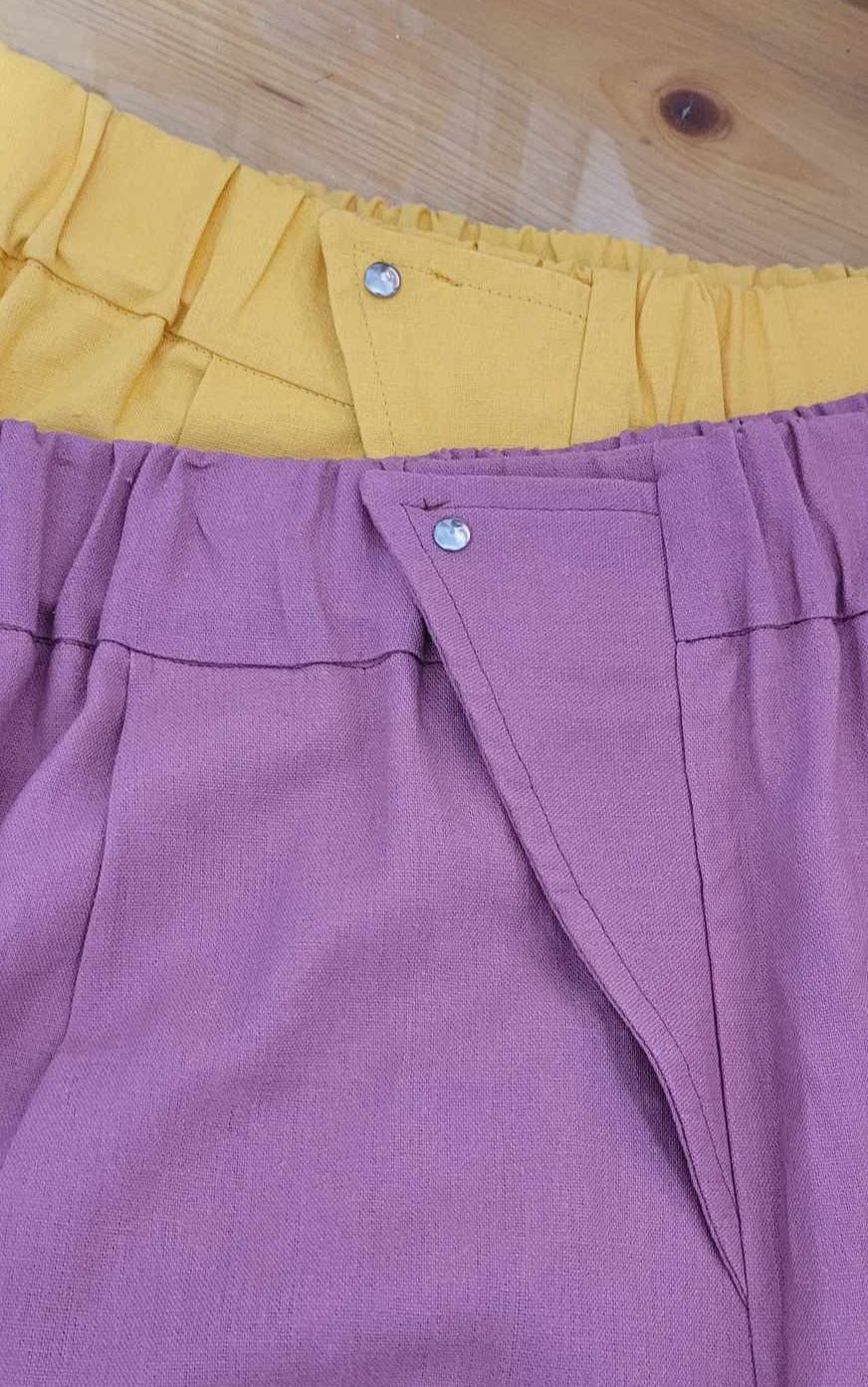 Linen shorts with pleats
